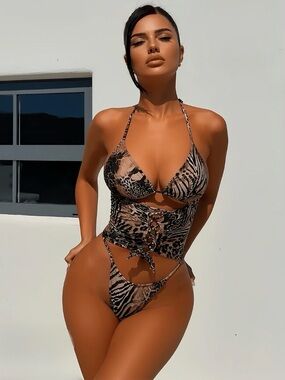🔥 2-piece animal print bikini